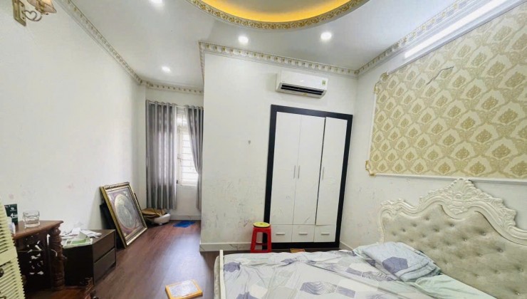 Bán Nhà 3 Tầng Đường 22 Linh Đông, 115m2 Giá 8,6 Tỷ, Xe Hơi Đậu Trong Sân, Tặng Full Nội Thất